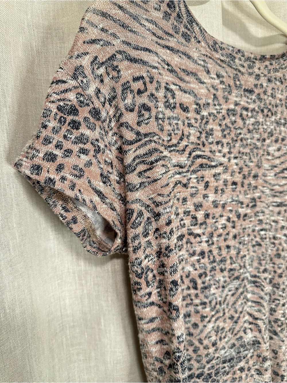 Z Supply Y2K Women’s Brown Black Mixed Animal Print Short Sleeve Knit Tee Sz M - Picture 2 of 4